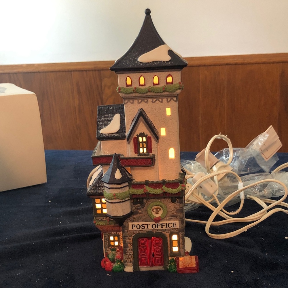 Heritage Village North Pole Series Post Office #5623-5/EUC